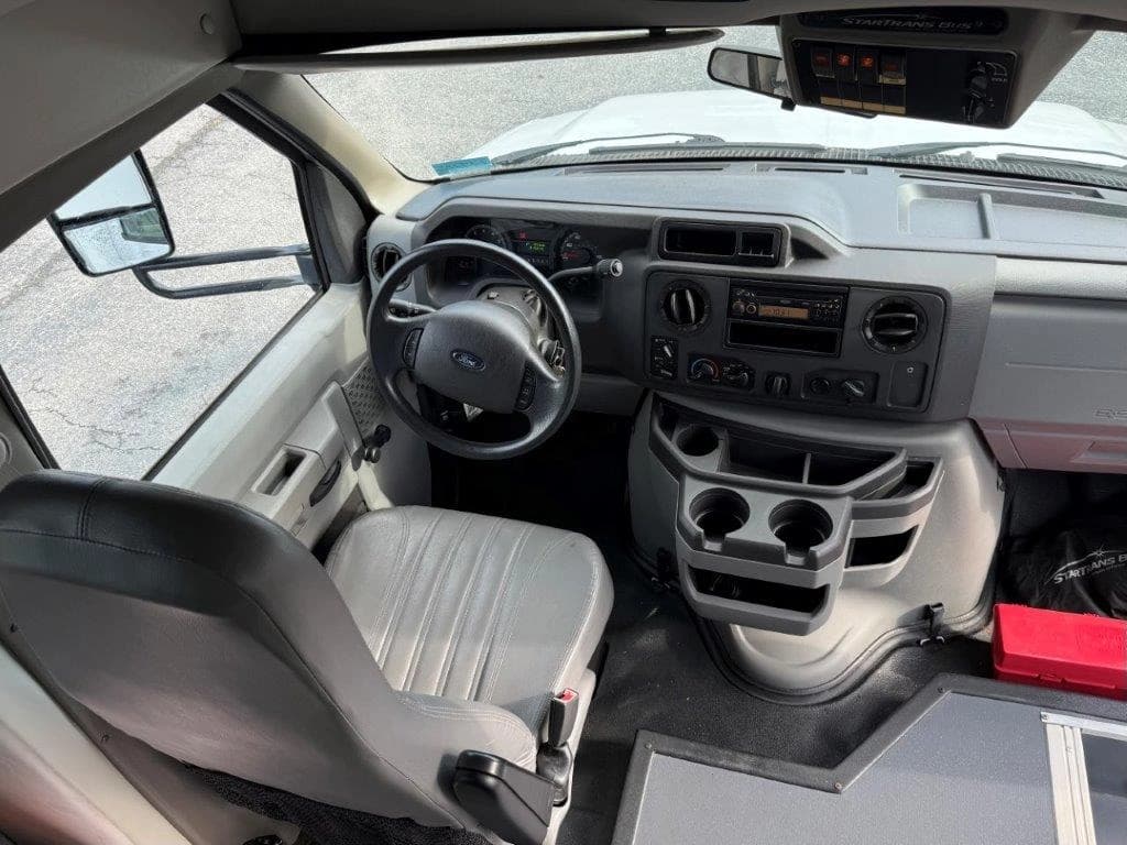 2016 StarTrans Senator Shuttle Bus - Image 9