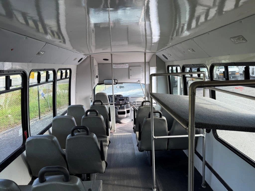 2011 Elkhart Coach ECII Shuttle Bus - Image 5