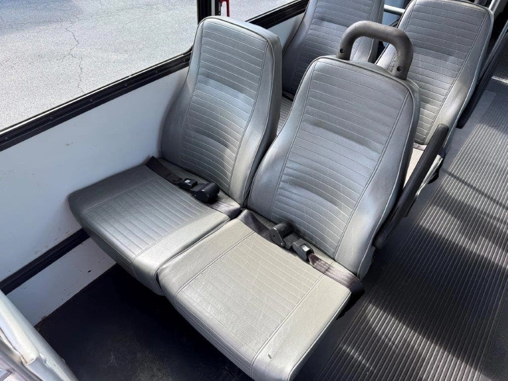 2011 Elkhart Coach ECII Shuttle Bus - Image 6