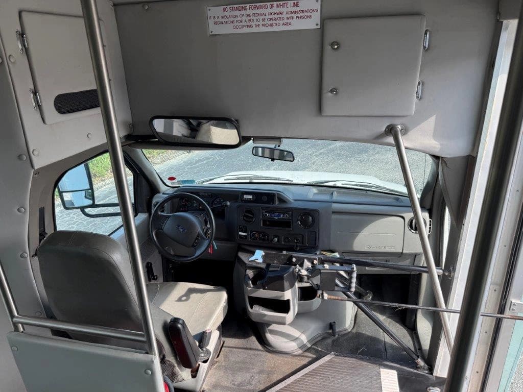 2011 Elkhart Coach ECII Shuttle Bus - Image 7
