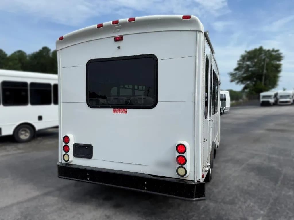 2010 Starcraft Allstar Shuttle Bus - Image 3