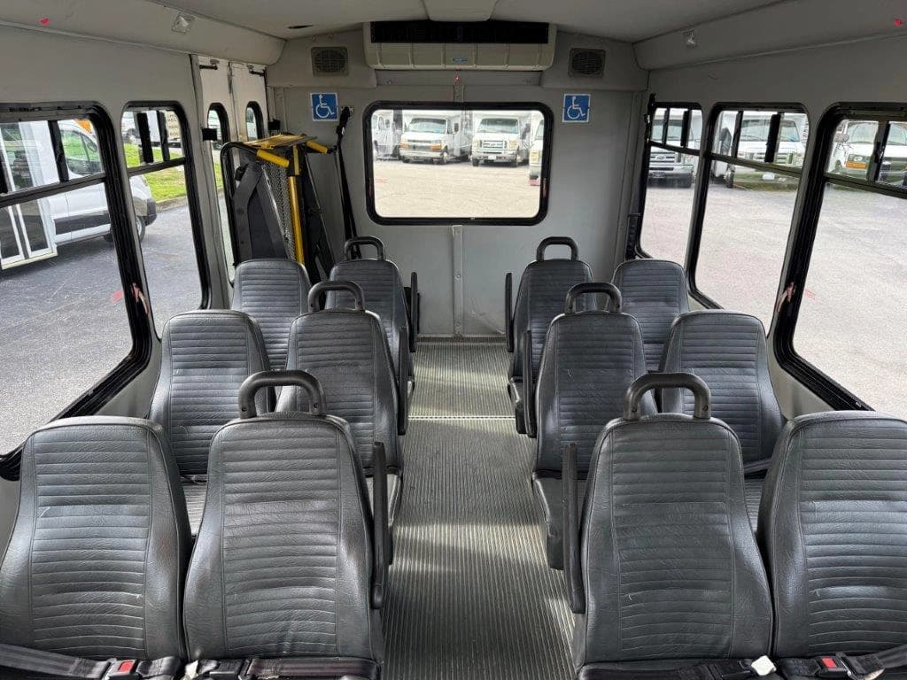 2010 Starcraft Allstar Shuttle Bus - Image 4
