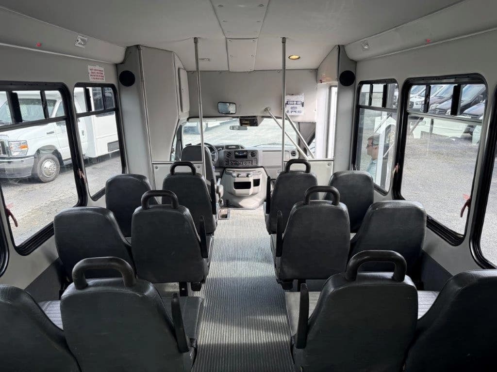 2010 Starcraft Allstar Shuttle Bus - Image 5