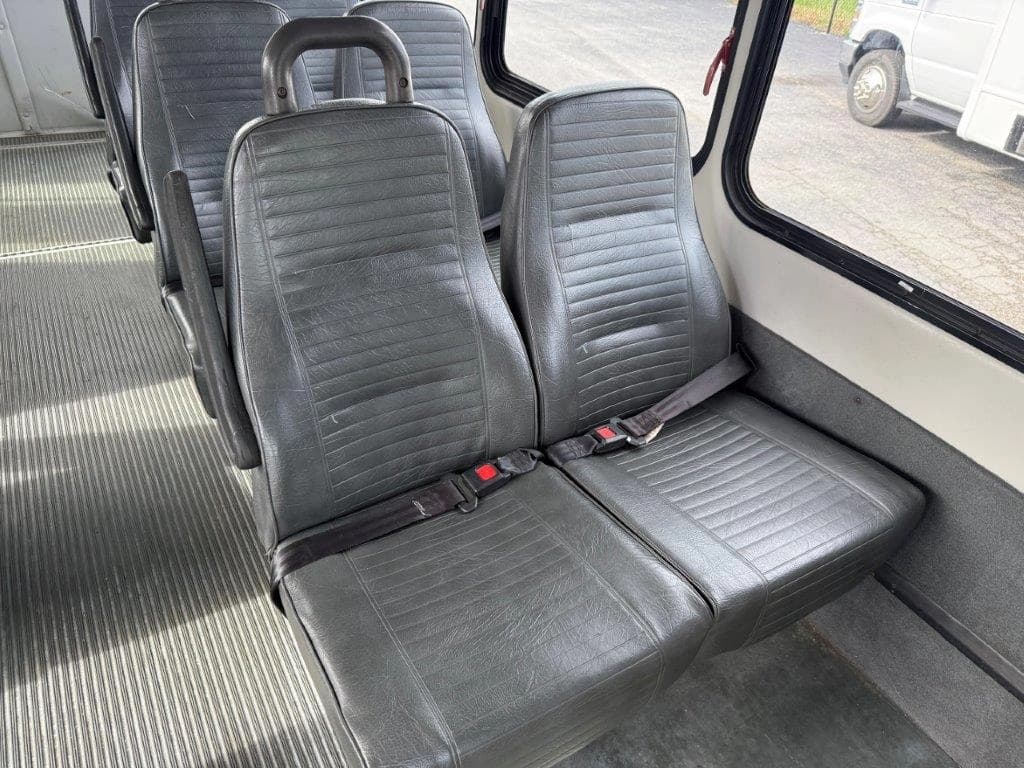 2010 Starcraft Allstar Shuttle Bus - Image 6