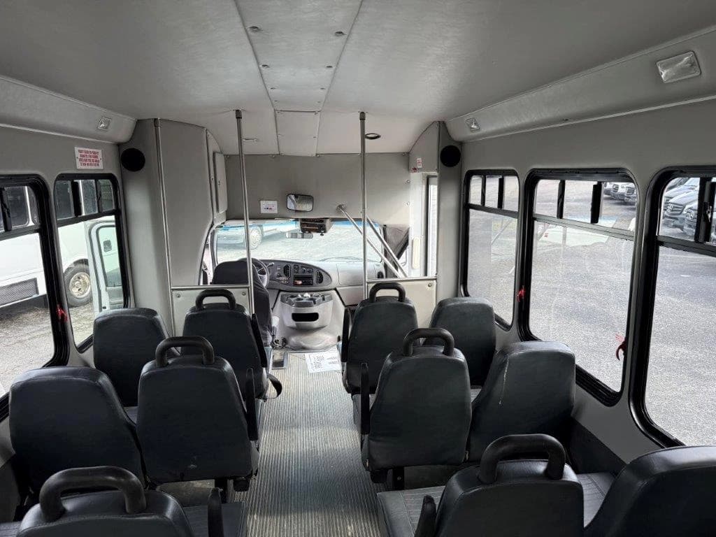 2008 Starcraft Allstar Shuttle Bus - Image 6
