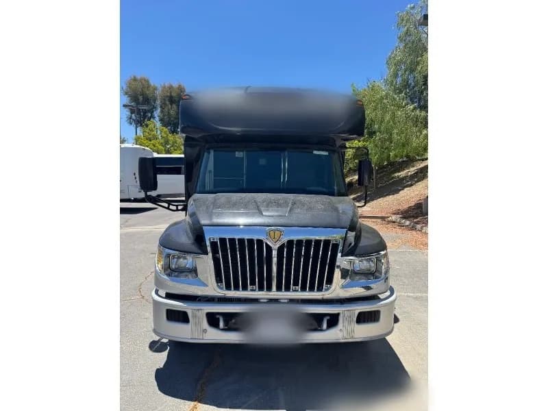 2014 International 3400 Limo Bus - Image 1
