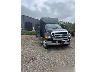 2013 Ford F-650 bus