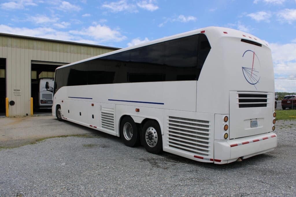 2002 MCI J4500 Coach Bus - Image 2