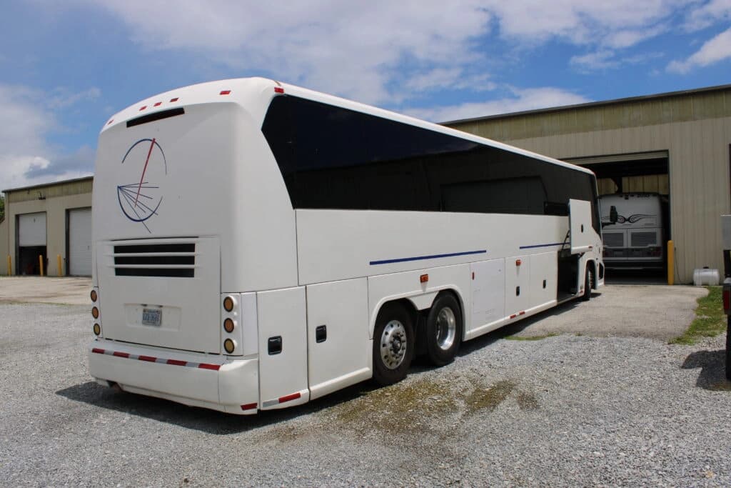 2002 MCI J4500 Coach Bus - Image 3