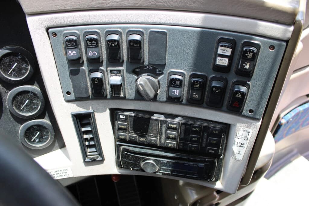 2002 MCI J4500 Coach Bus - Image 9