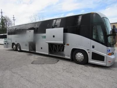 2007 MCI J4500 Coach Bus - Image 1