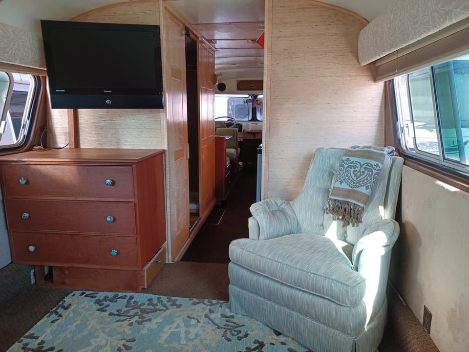 1960 Flxible Starliner RV - Image 6