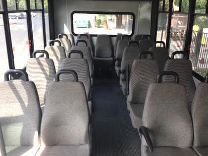2001 Ford E450 Shuttle Bus - Image 4
