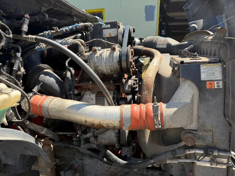 2013 FORD F650 - Image 8