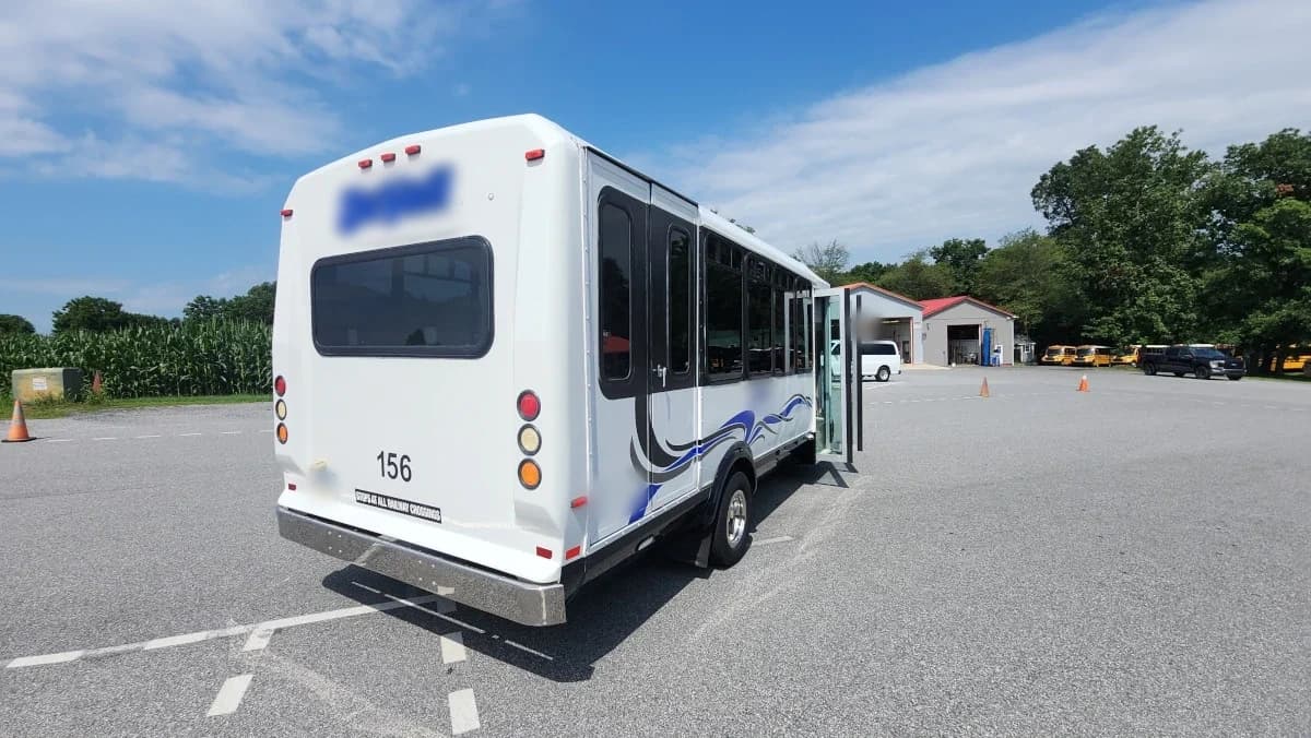 2012 Ford E450 15 Passenger ADA Shuttle - Image 2