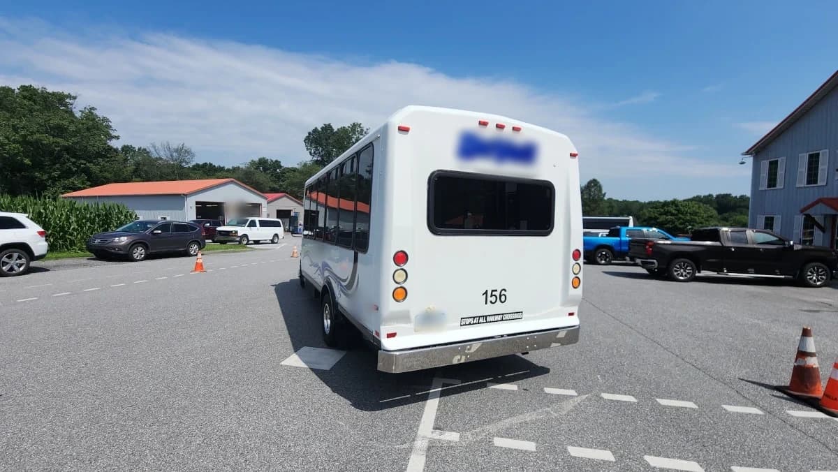 2012 Ford E450 15 Passenger ADA Shuttle - Image 29
