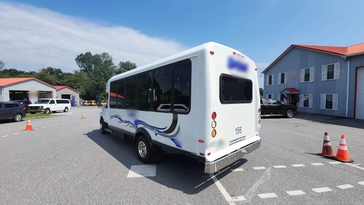 2012 Ford E450 15 Passenger ADA Shuttle - Image 3