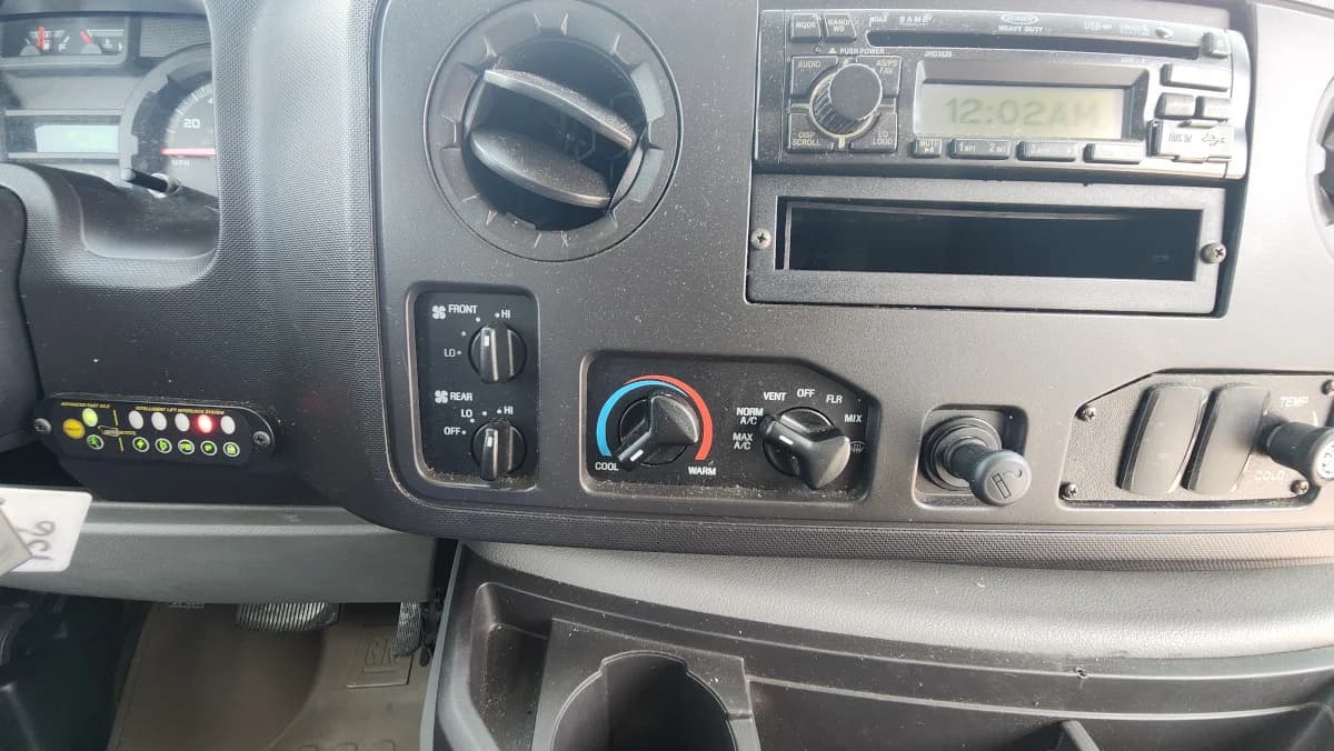 2012 Ford E450 15 Passenger ADA Shuttle - Image 19