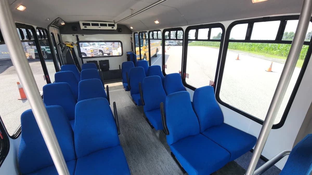 2012 Ford E450 15 Passenger ADA Shuttle - Image 6