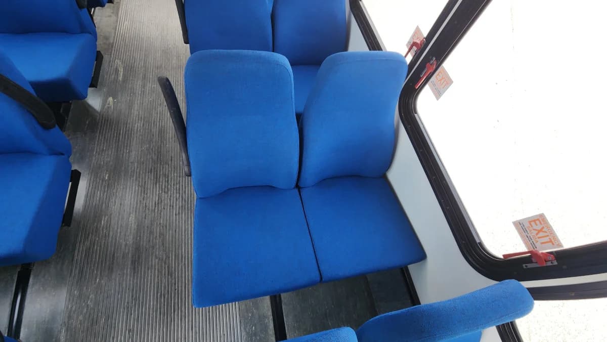 2012 Ford E450 15 Passenger ADA Shuttle - Image 7