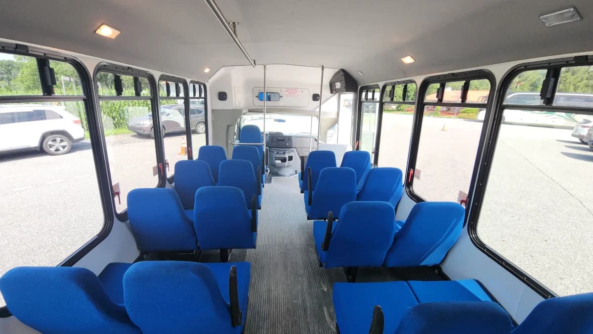 2012 Ford E450 15 Passenger ADA Shuttle - Image 13