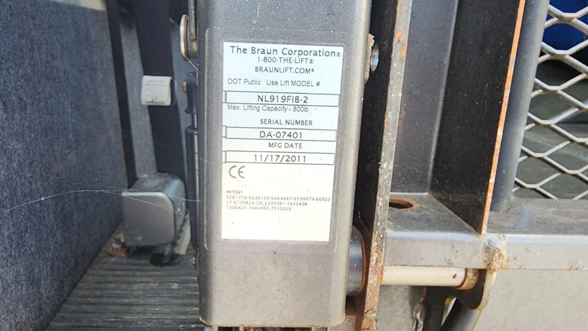 2012 Ford E450 15 Passenger ADA Shuttle - Image 15
