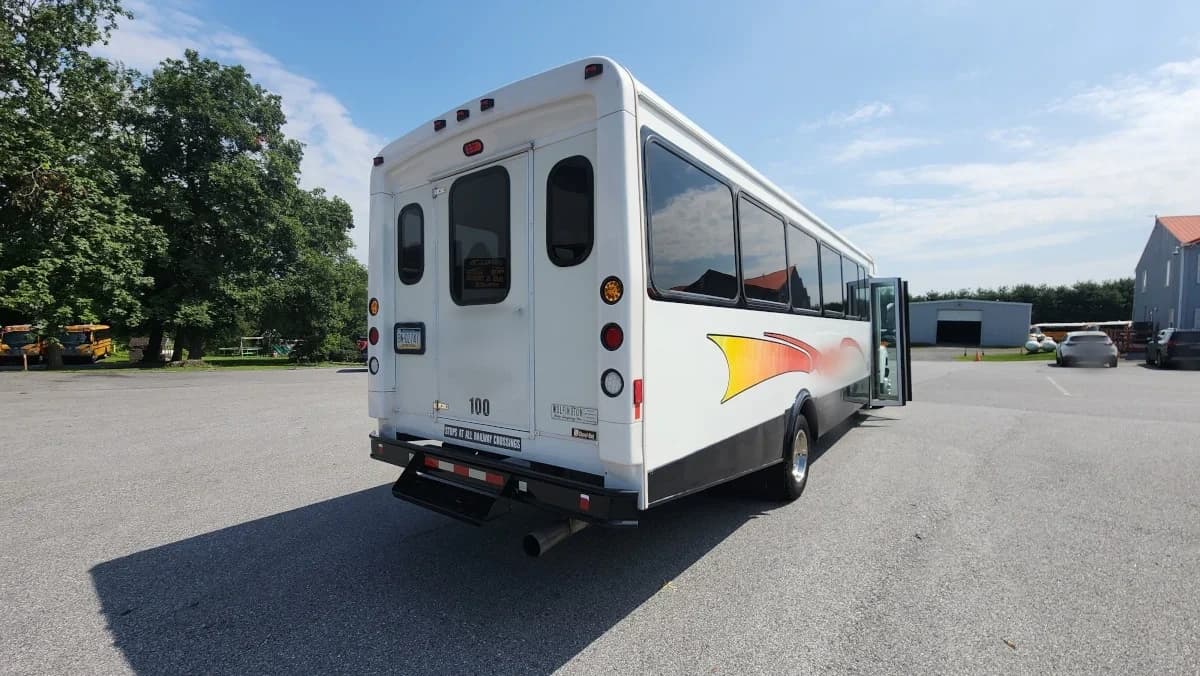 2008 GMC C5500 34 Passenger Shuttle Bus AC - Image 25