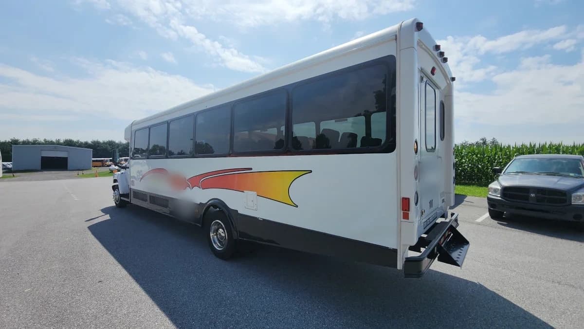 2008 GMC C5500 34 Passenger Shuttle Bus AC - Image 3