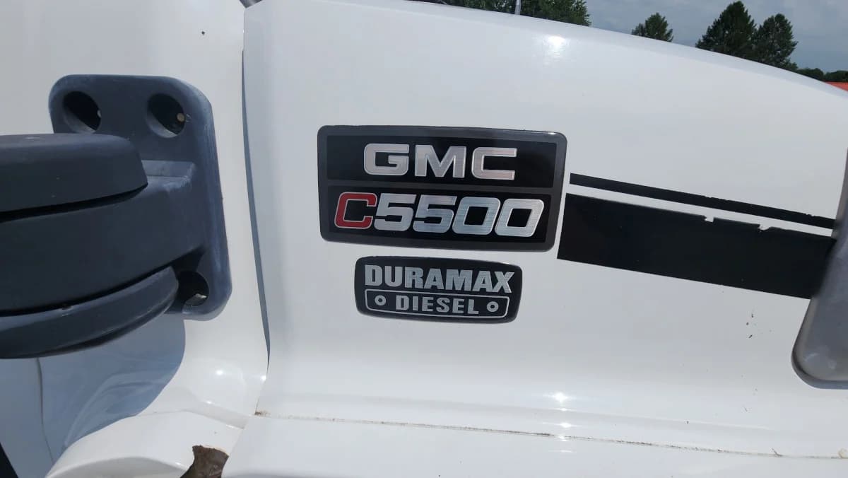 2008 GMC C5500 34 Passenger Shuttle Bus AC - Image 29