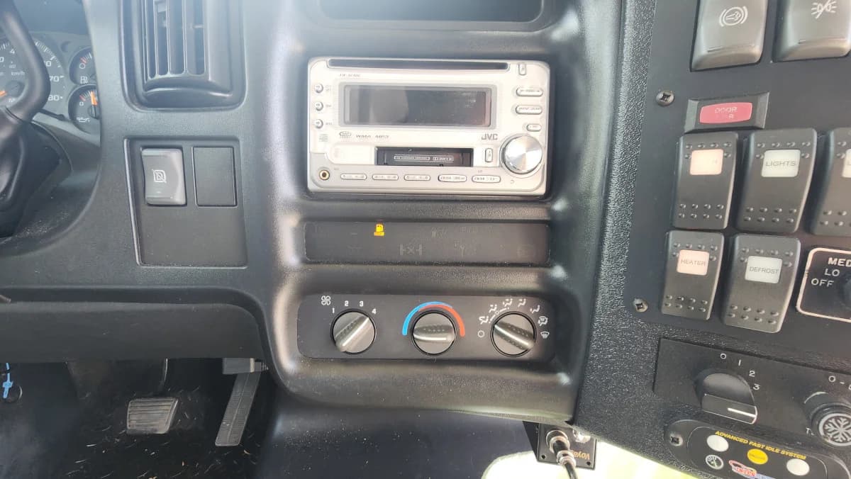 2008 GMC C5500 34 Passenger Shuttle Bus AC - Image 16