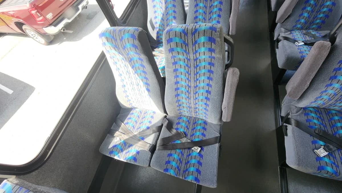 2008 GMC C5500 34 Passenger Shuttle Bus AC - Image 9