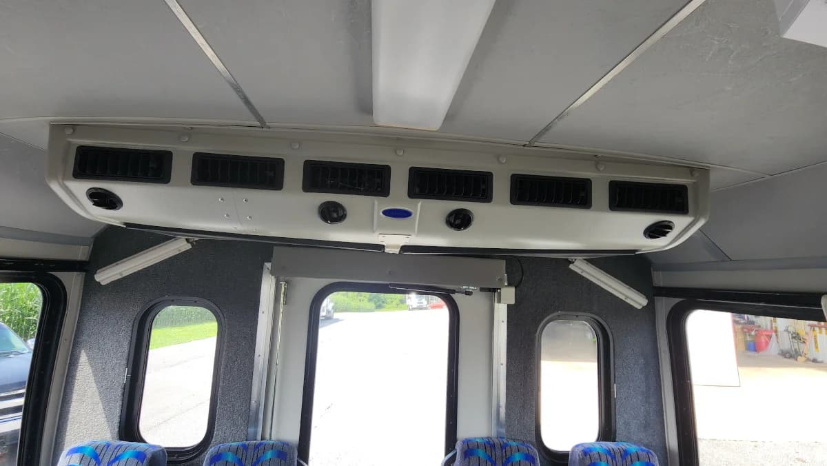2008 GMC C5500 34 Passenger Shuttle Bus AC - Image 13