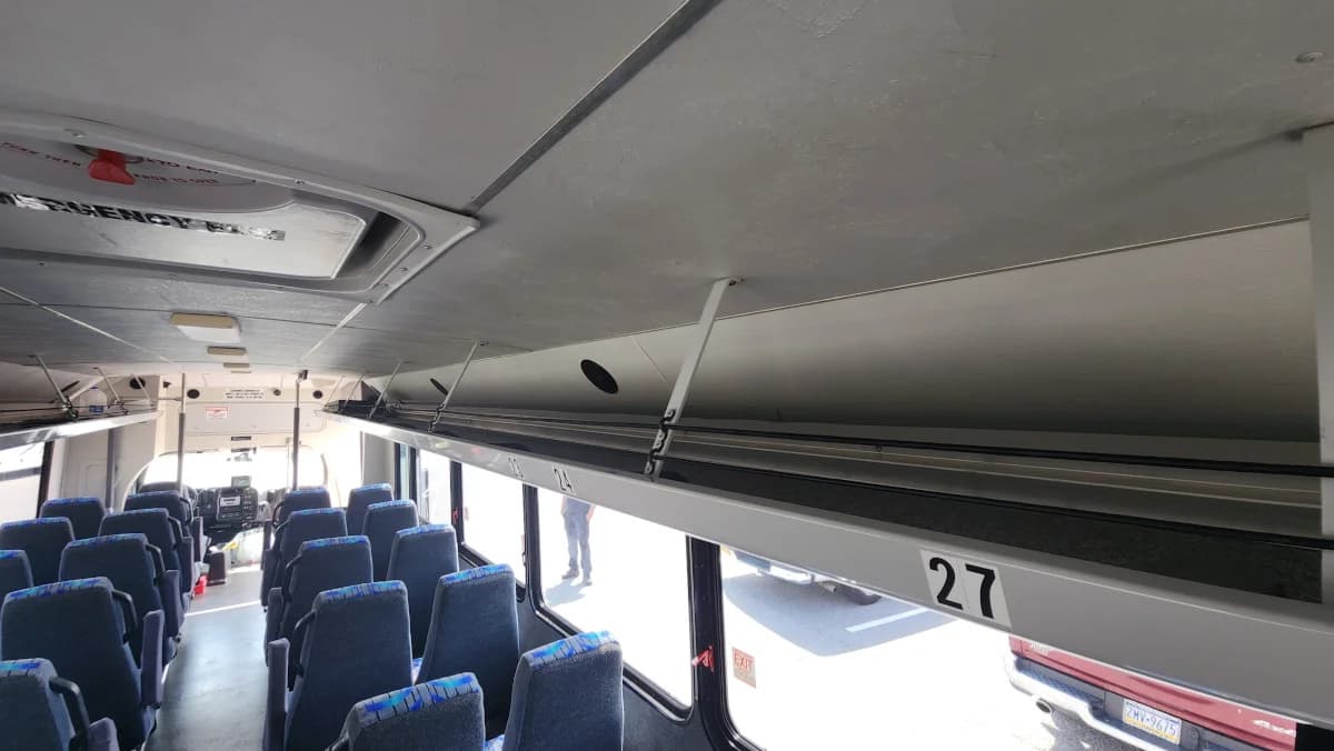 2008 GMC C5500 34 Passenger Shuttle Bus AC - Image 12