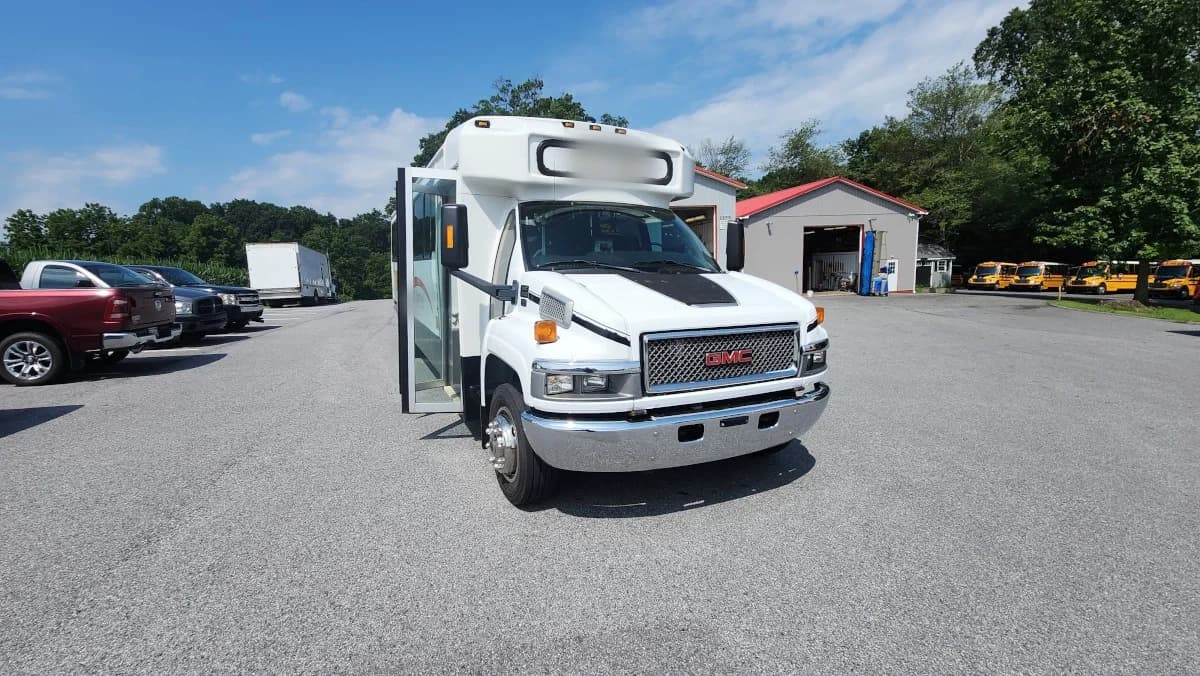 2008 GMC C5500 34 Passenger Shuttle Bus AC - Image 23