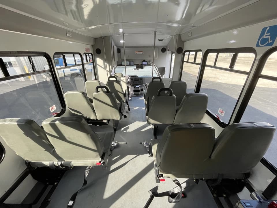2017 Ford E350 Elkhart Coach Shuttle Bus - Image 12