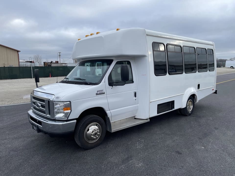 2017 Ford E350 Elkhart Coach Shuttle Bus - Image 8