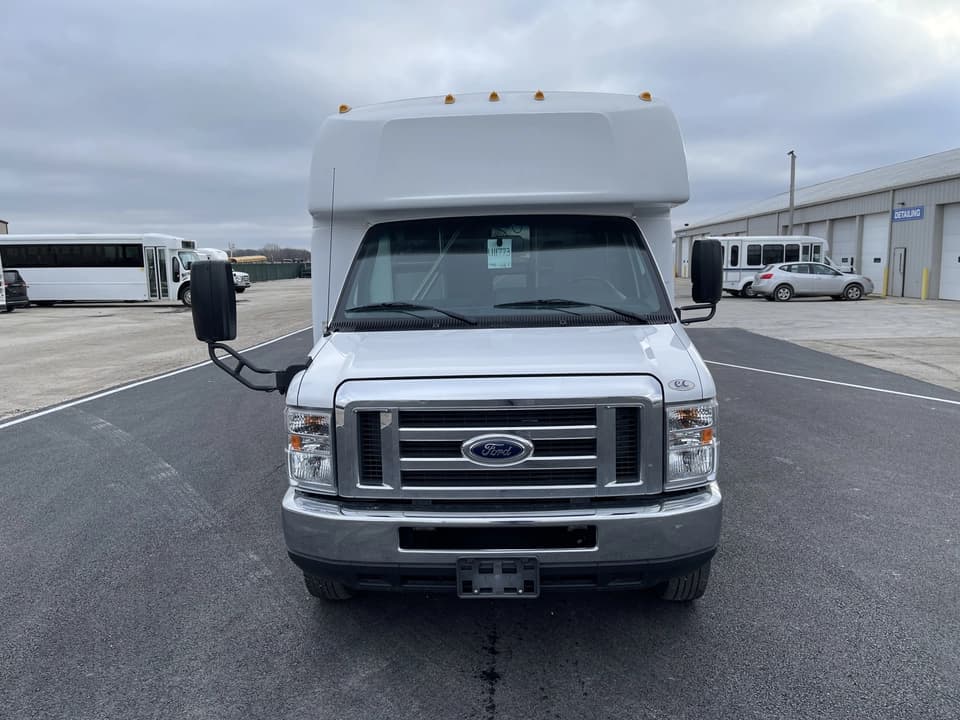 2017 Ford E350 Elkhart Coach Shuttle Bus - Image 9