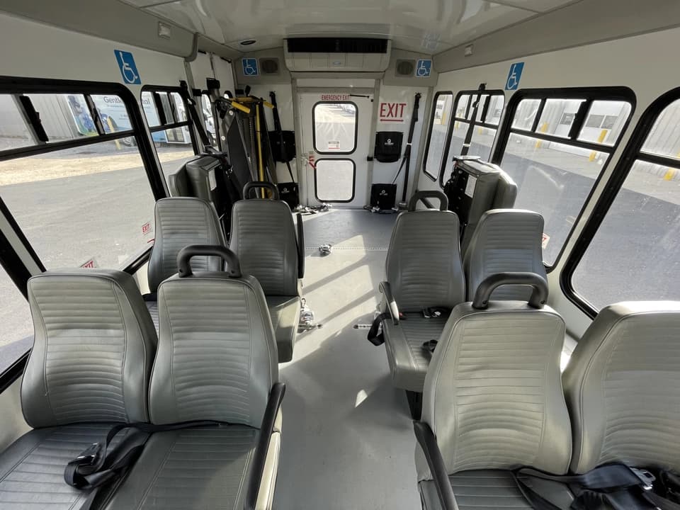 2017 Ford E350 Elkhart Coach Shuttle Bus - Image 10