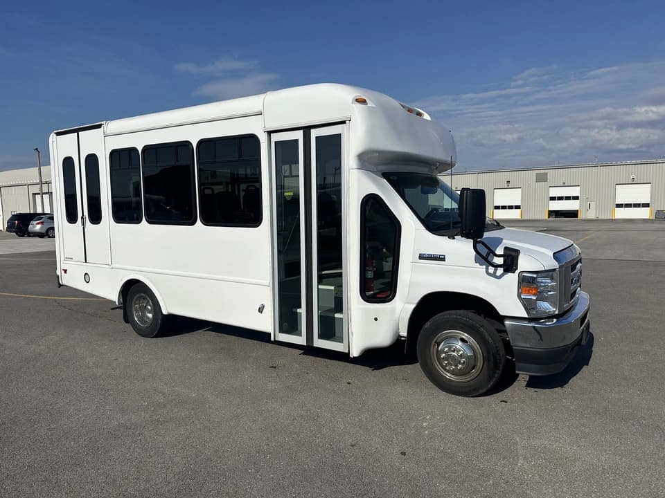 2023 Ford E450 StarTrans Shuttle Bus - Image 1