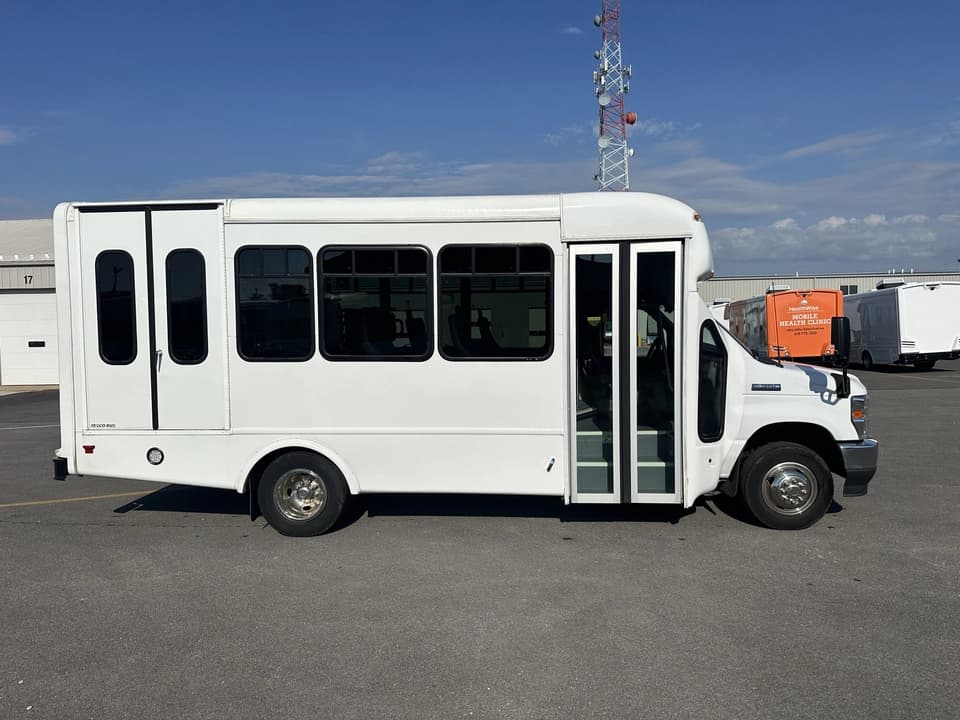 2023 Ford E450 StarTrans Shuttle Bus - Image 2