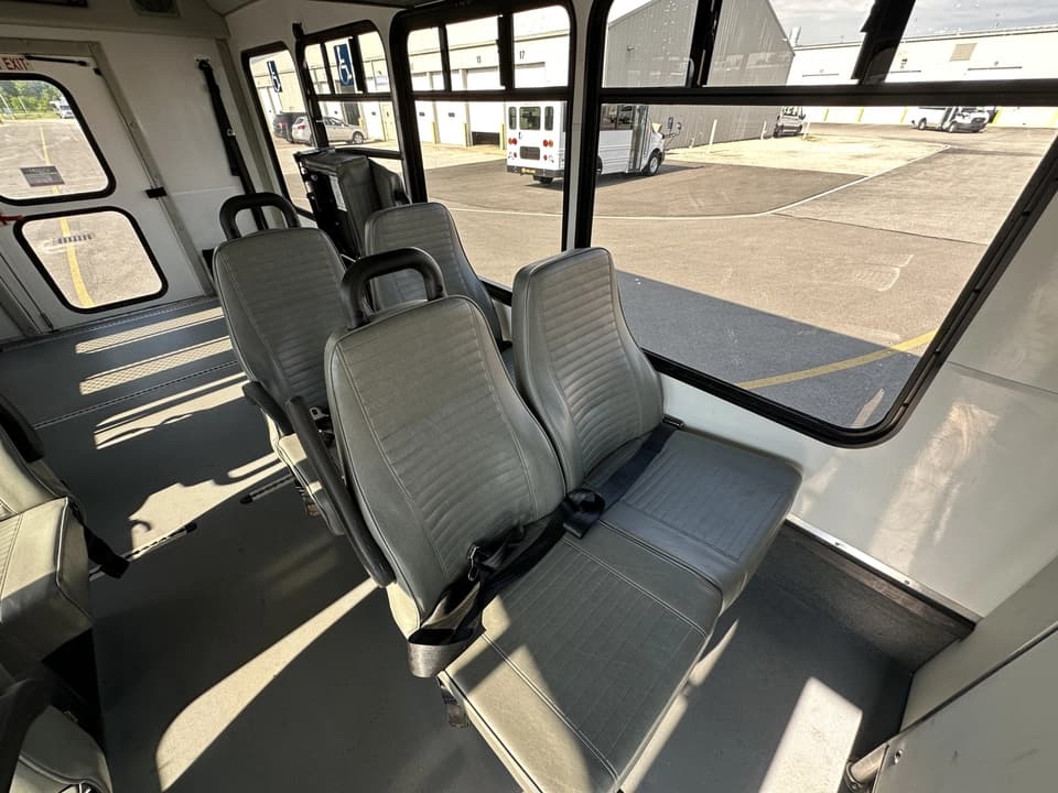 2023 Ford E450 StarTrans Shuttle Bus - Image 11