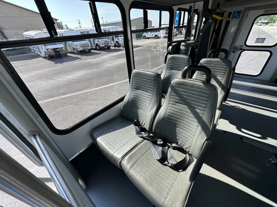 2023 Ford E450 StarTrans Shuttle Bus - Image 12