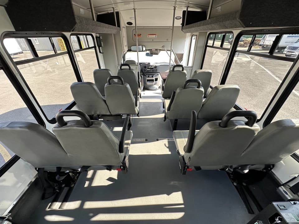 2023 Ford E450 StarTrans Shuttle Bus - Image 14