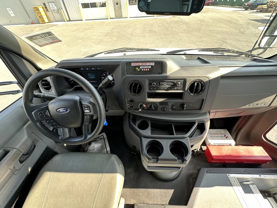 2023 Ford E450 StarTrans Shuttle Bus - Image 15