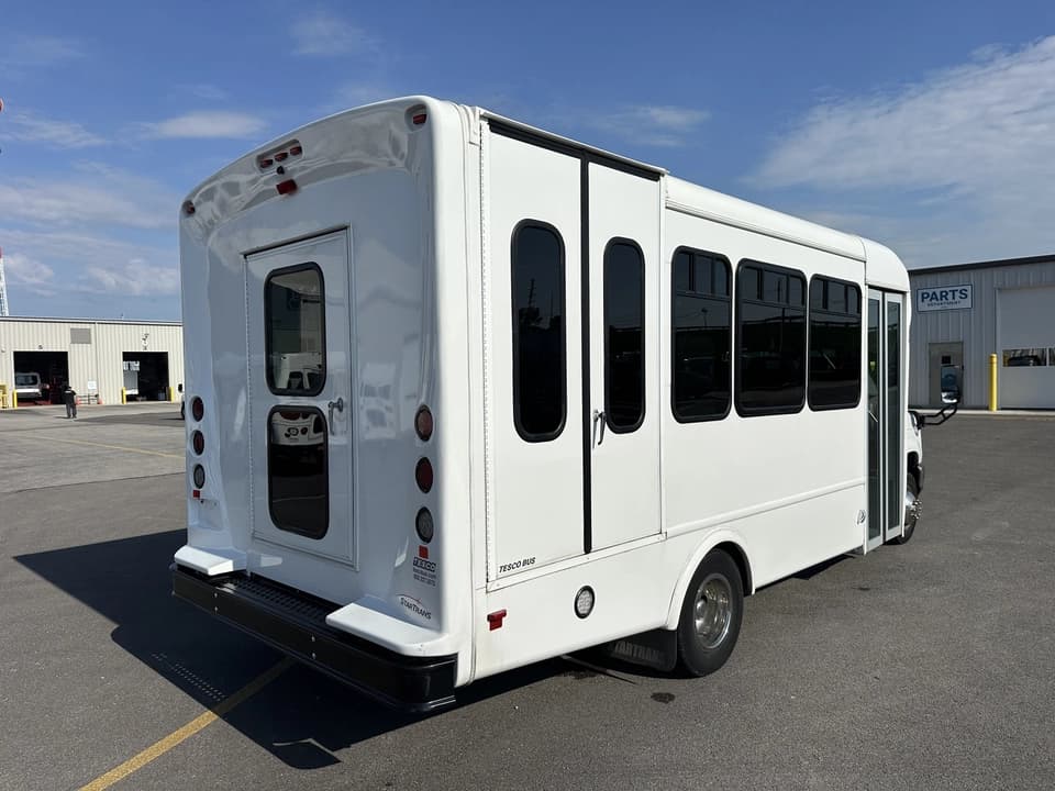 2023 Ford E450 StarTrans Shuttle Bus - Image 4
