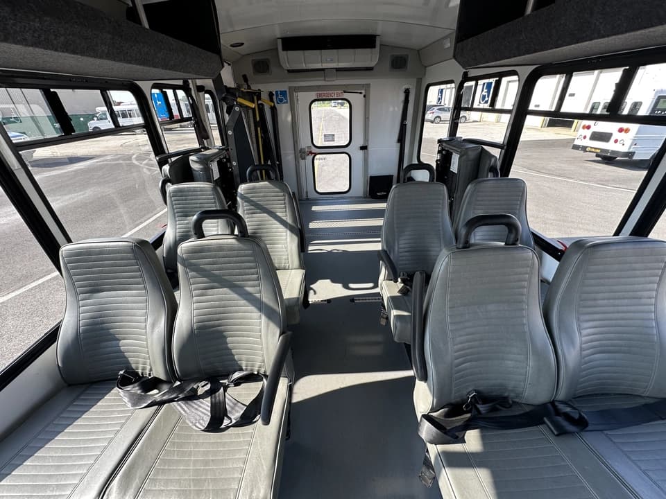 2023 Ford E450 StarTrans Shuttle Bus - Image 10