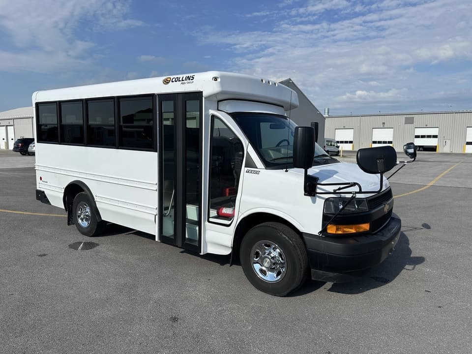 2022 Chevrolet Express 3500 Collins - Image 1