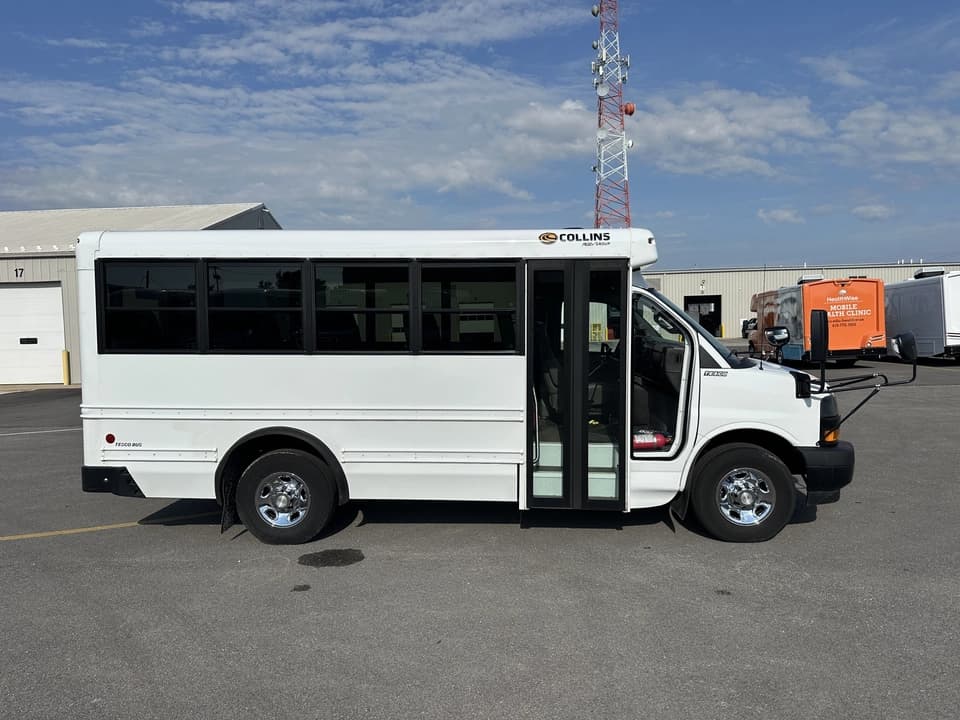 2022 Chevrolet Express 3500 Collins - Image 2