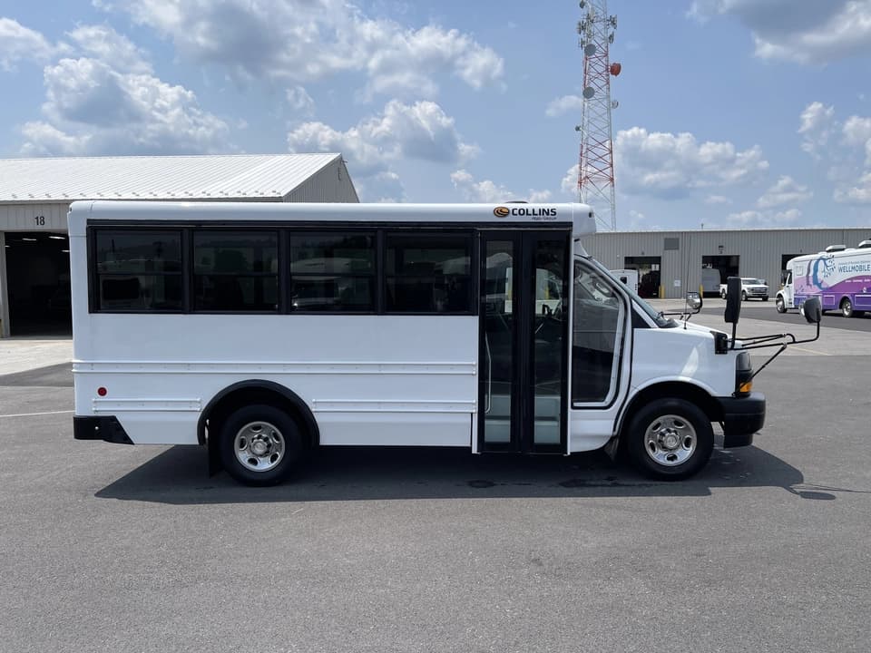 2017 Chevrolet Express 3500 Collins Shuttle Bus - Image 3