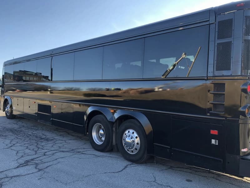 2009 MCI D4505 Coach Bus - Image 3